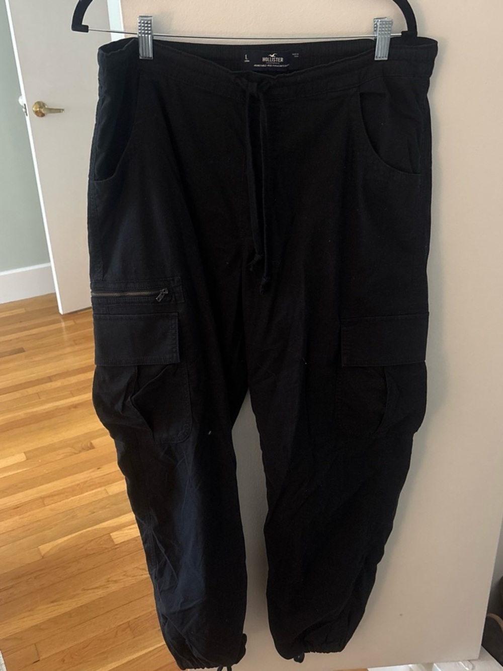 Hollister women’s Black Cargo Joggers with Drawstring Waist